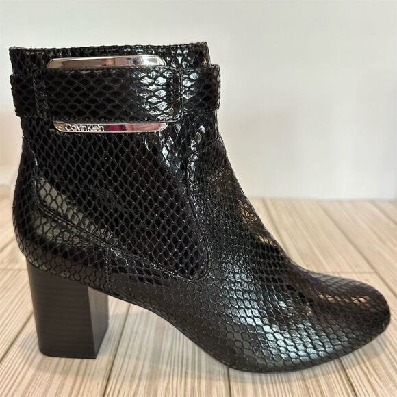 Calvin Klein Women's Cattee Heeled Bootie Black Snake Print Size 6.5 Ankle Boots - Picture 1 of 9